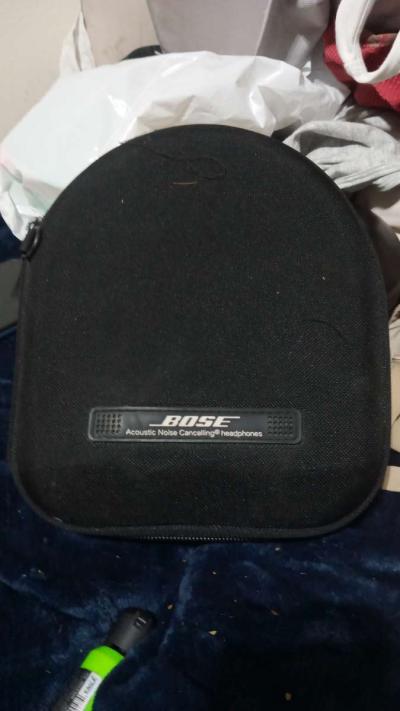 Bose headphones - Thumbnail 2