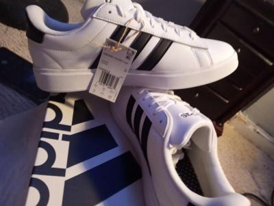 brand new Adidas size 10 - Berwyn, Illinois
