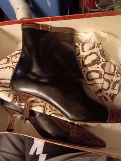 genuine alligator ankle boots size 7 and a half - Antioch, California