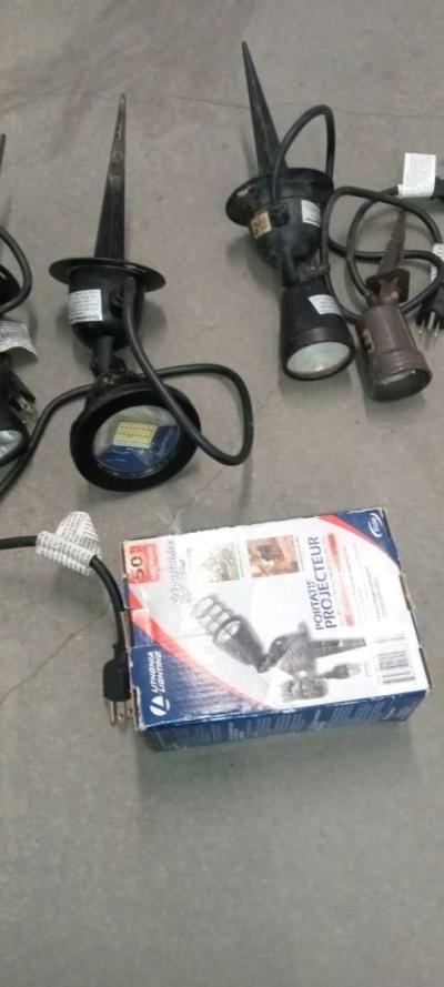 the LED portable outdoor spotlight - Thumbnail 4