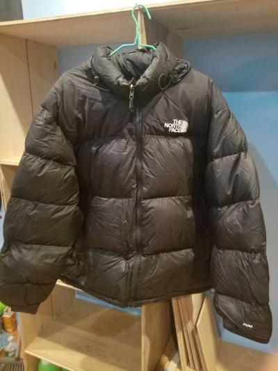 It is a THE NORTH FACE brand jacket size xxL - Thumbnail 2