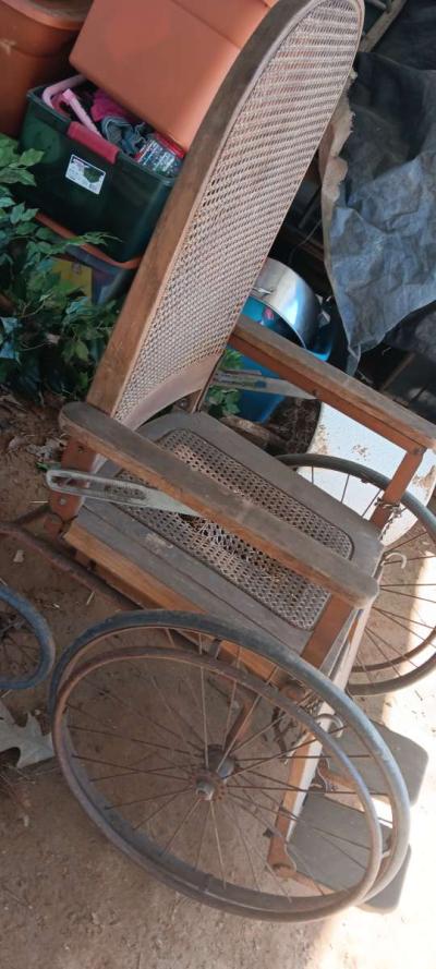 Mid 1800s wheelchair potty portable - Thumbnail 6