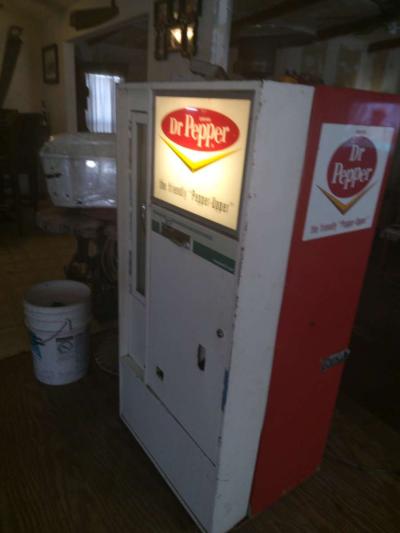 1960 Dr pepper soda machine - Thumbnail 2