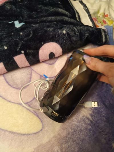 black Bluetooth speaker - Thumbnail 3