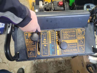 Cub Cadet snowblower on tracs - Thumbnail 3