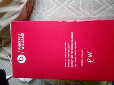 Im saling some brand new red beats by Pharrell Williams - Thumbnail 2
