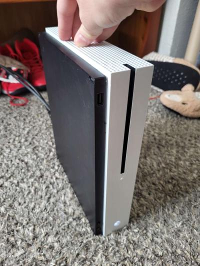 Xbox One S - Thumbnail 4