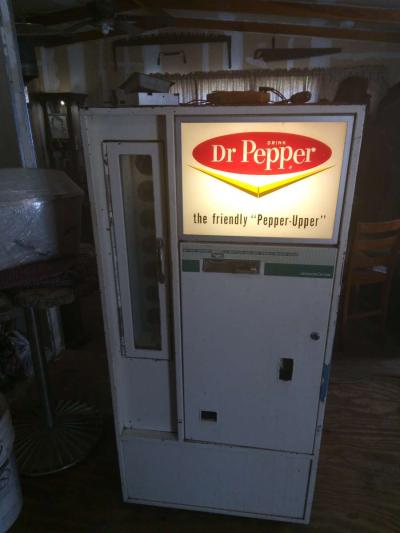 1960 Dr pepper soda machine - Thumbnail 3