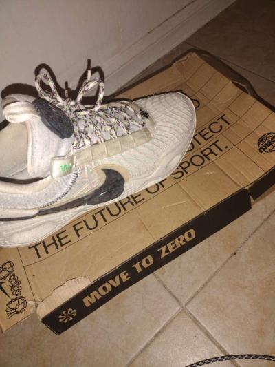 Nike Cosmic Unity Size 12 - Thumbnail 2