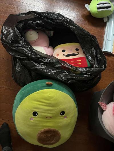 LARGE black bag filled with squishmallows - Thumbnail 3