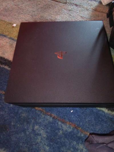 PlayStation 4 - Thumbnail 2