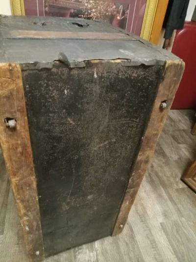 1800s steamboat chest - Thumbnail 5