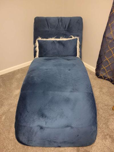 Chaise Lounge - Thumbnail 3