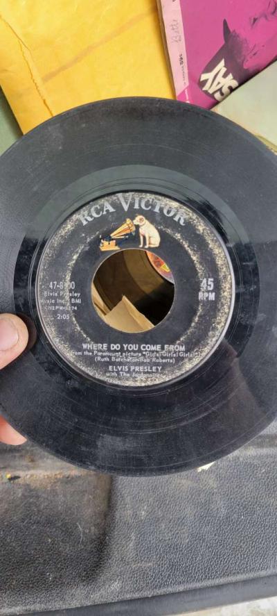 45 records Elvis Presley and Ray Charles - Thumbnail 2