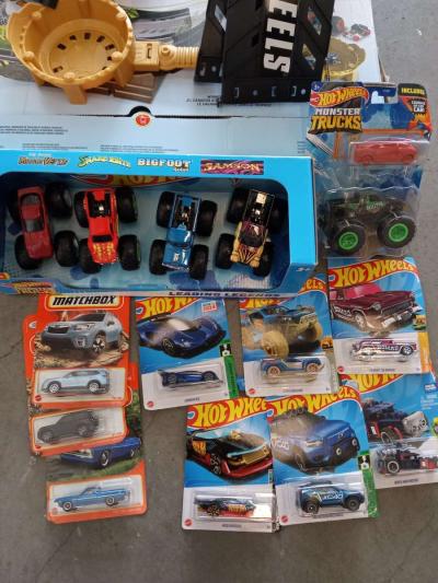 the monster trucks and ramp - Thumbnail 4