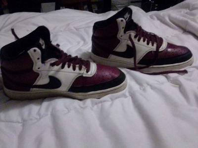 very used  size 8 Nike maroon boys hi tops - Thumbnail 3