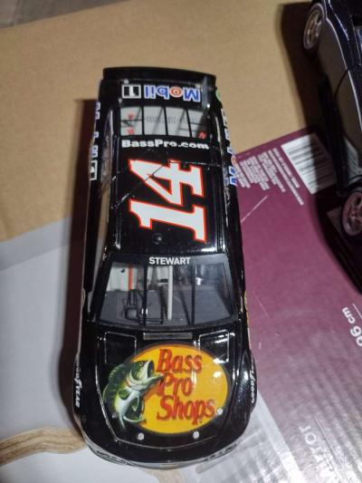 Lot of 7  1 24 scale diecast cars Lionel and maisto - Thumbnail 4