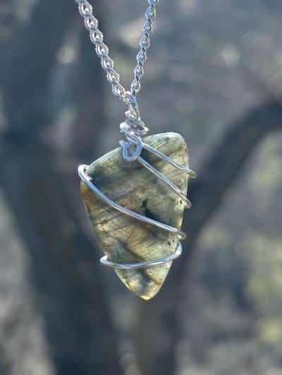 Handmade wire wrapped labaradorite pendant - Thumbnail 4
