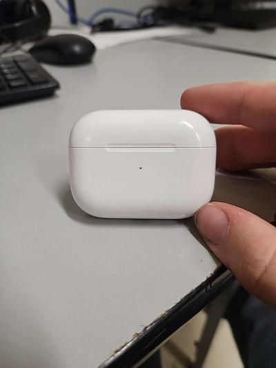 Airpod Pros Gen 1 Charging Case - Thumbnail 2
