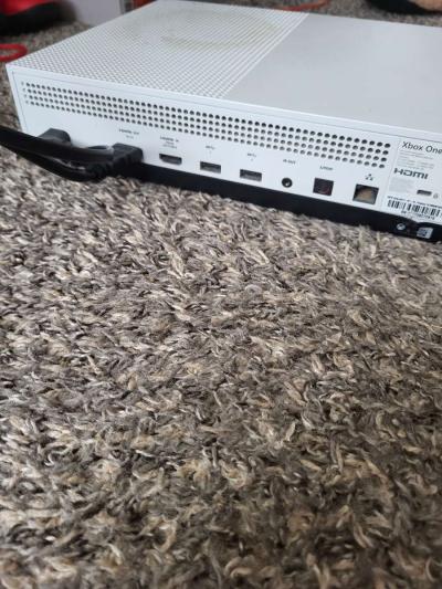 Xbox One S - Thumbnail 2