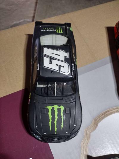 Lot of 7  1 24 scale diecast cars Lionel and maisto - Thumbnail 3