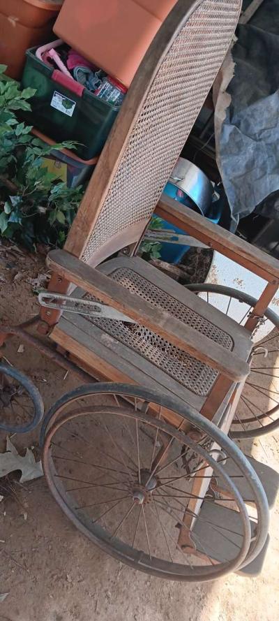 Mid 1800s wheelchair potty portable - Thumbnail 4