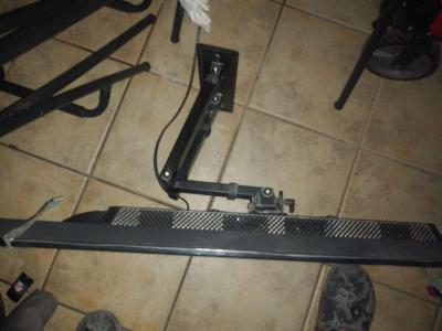 40inch tv with adjustable mount on the tv - Thumbnail 2