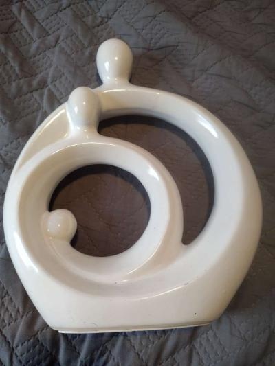 white mother and baby figurine - Thumbnail 2