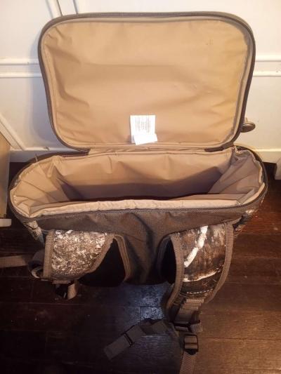 HEAVY DUTY BACKPACK ICE CHEST - Thumbnail 2