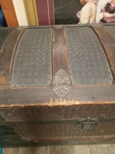 1800s steamboat chest - Thumbnail 2