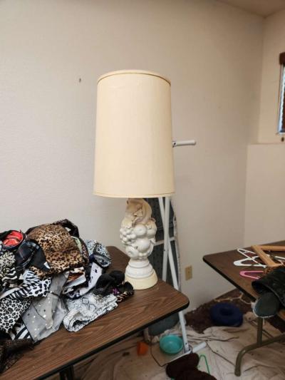 ranch Style Dining Table  ceiling lamp  dishwasher   shelf - Thumbnail 2