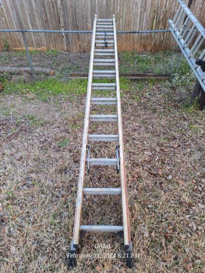 Werners multipurpose 28 ft Fiberglass Extension Ladder - Thumbnail 3
