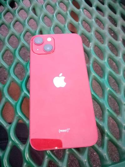 iPhone 13 - Thumbnail 2