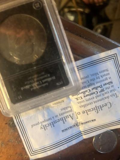 Authentic Uncirculated Eisenhower Dollar - Thumbnail 4