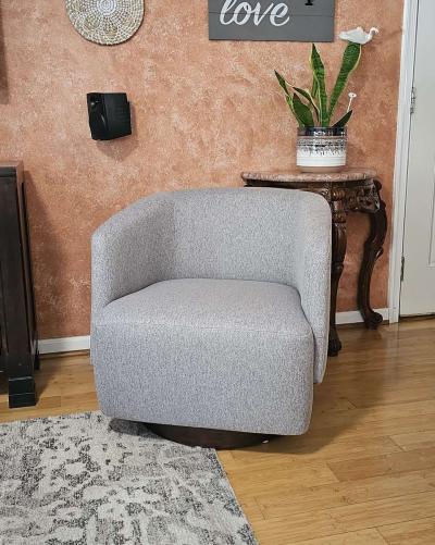 MINCETA Swivel Chair Local Pick up Only - Gilbertsville, Pennsylvania