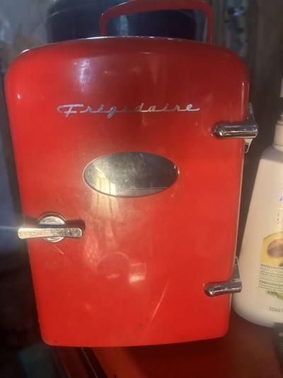 Mini refrigerator - Thumbnail 2