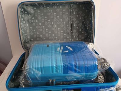 New 2 PCs Rockland Luggage set 20 inches and 28 inches - Thumbnail 6