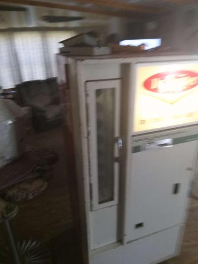 1960 Dr pepper soda machine - Thumbnail 4