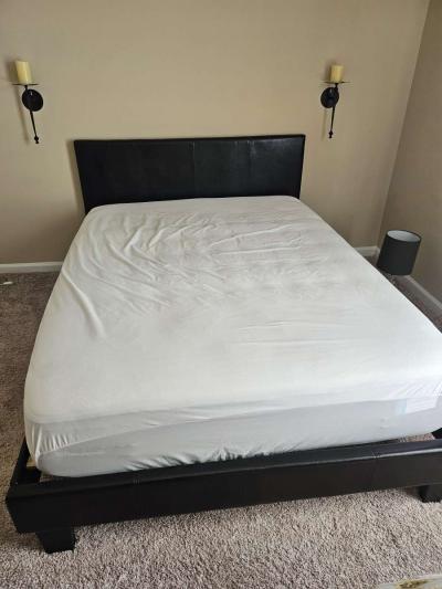 Queen size bed - Thumbnail 3