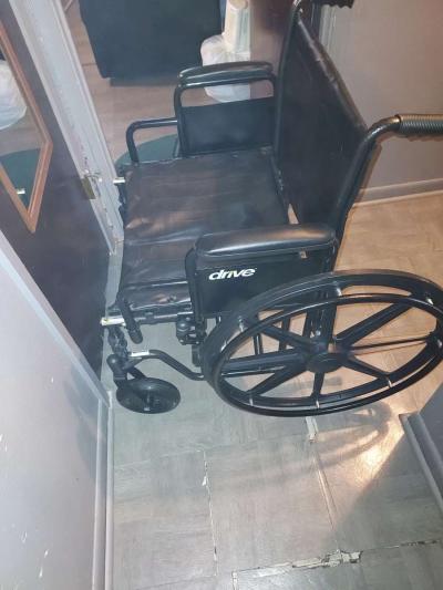 Extra large wheelchair - Thumbnail 2