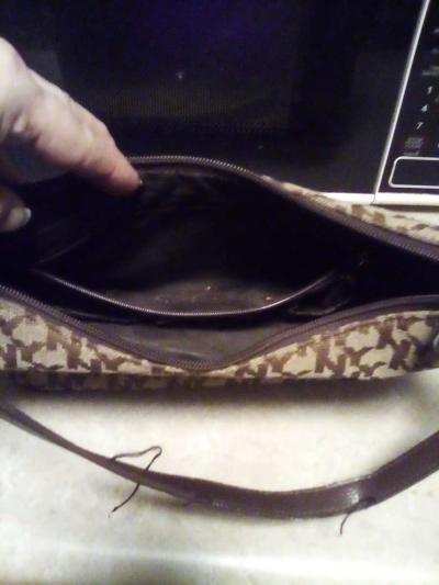 a womans purse - Thumbnail 3