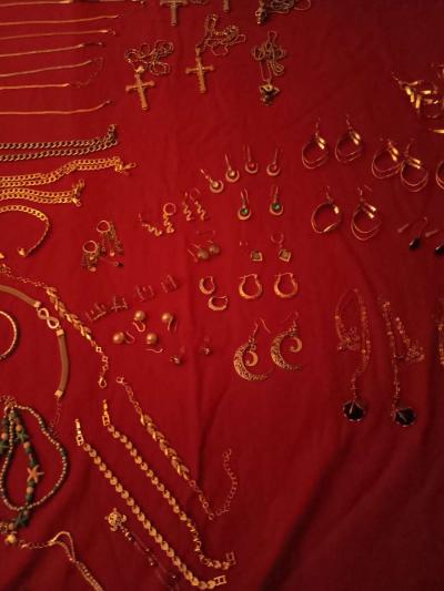 Lot of Costume Jewelry Assorted Fashion Jewelry - Thumbnail 4