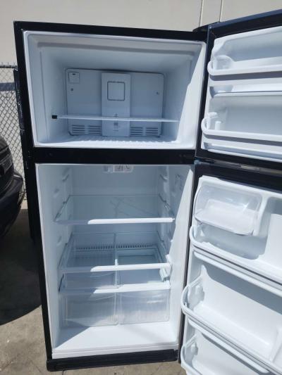 FRIGIDAIRE STAINLESS STEEL FRIDGE - Thumbnail 5