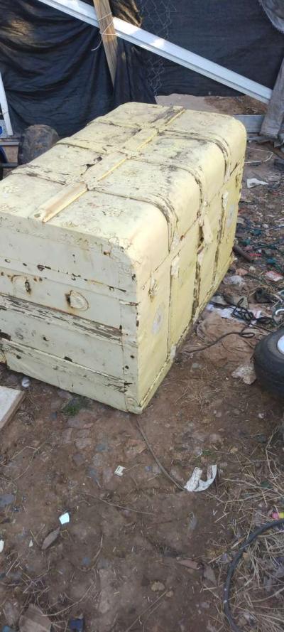 vintage old trunk - Thumbnail 2