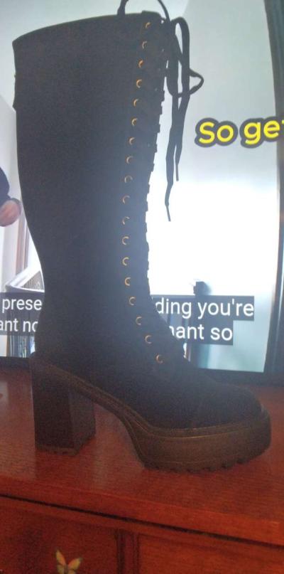 New never worn  womens  lace up black  leather boot size 9 - Litchfield, Illinois