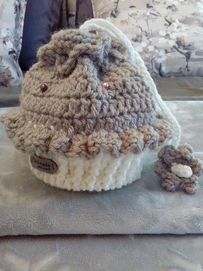 Crocheted chocolate cupcake pouch - Thumbnail 2