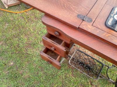 1911 sewing machine - Thumbnail 3