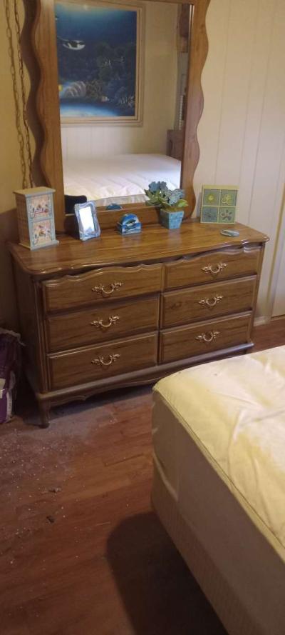 bedroom set queen - Thumbnail 2