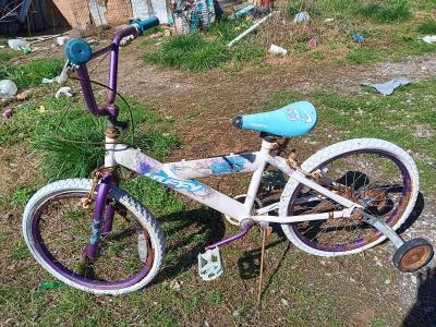 little girl bike that has been sitting for a few years now - Thumbnail 3