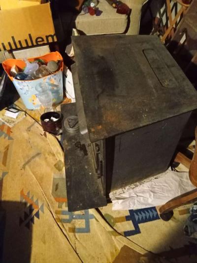vintage Appalachian wood heater stove use very little - Thumbnail 4